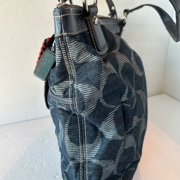 Coach NWOT Poppy Navy Denim Signature Optic Large Tote - Picture 5 of 14